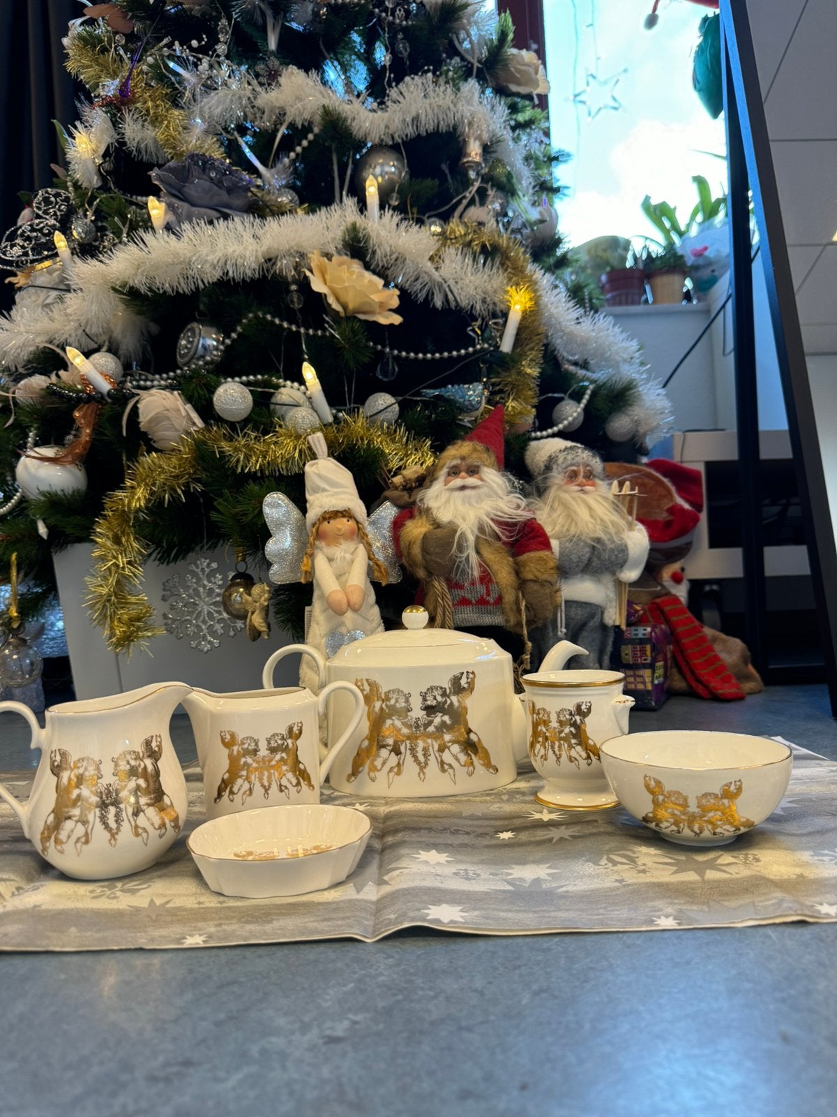 Vintage RoyalCrown Duchy Fine ChinaServise With Gold Cherubs, Verzenden, Overige typen, Zo goed als nieuw, Overige stijlen