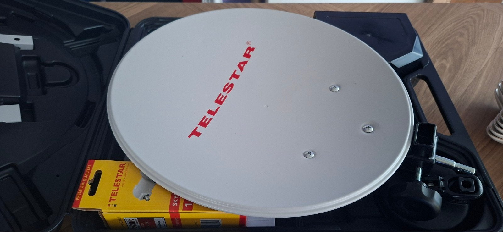 Telestar schotelantenne met enkele LNB in koffer, Ophalen of Verzenden, Zo goed als nieuw, (Schotel)antenne, Overige merken