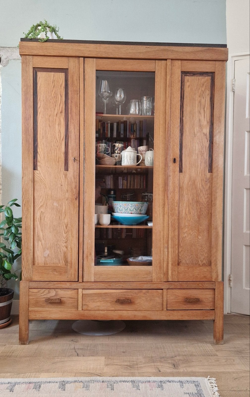Vintage vitrinekast met glazen deur en lades, Ophalen