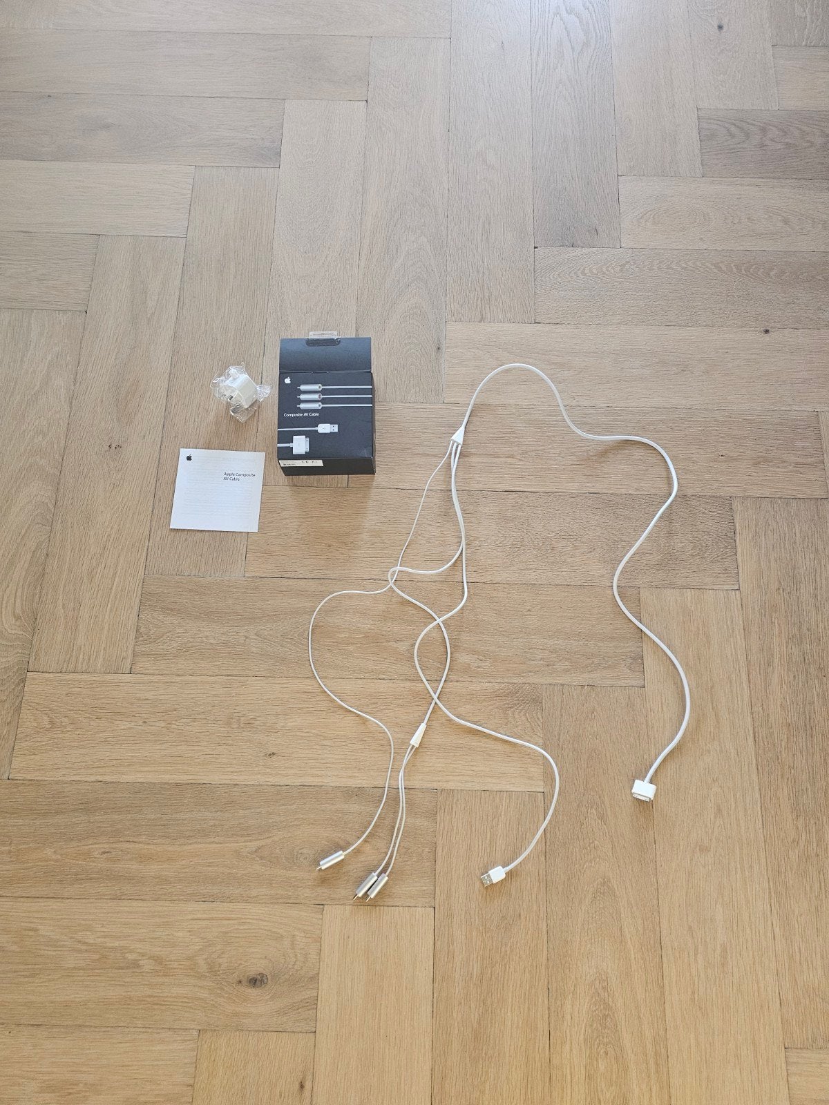 Apple Composite AV Kabel - Origineel en Compleet, Ophalen, Zo goed als nieuw, Minder dan 2 meter, Overige kabels