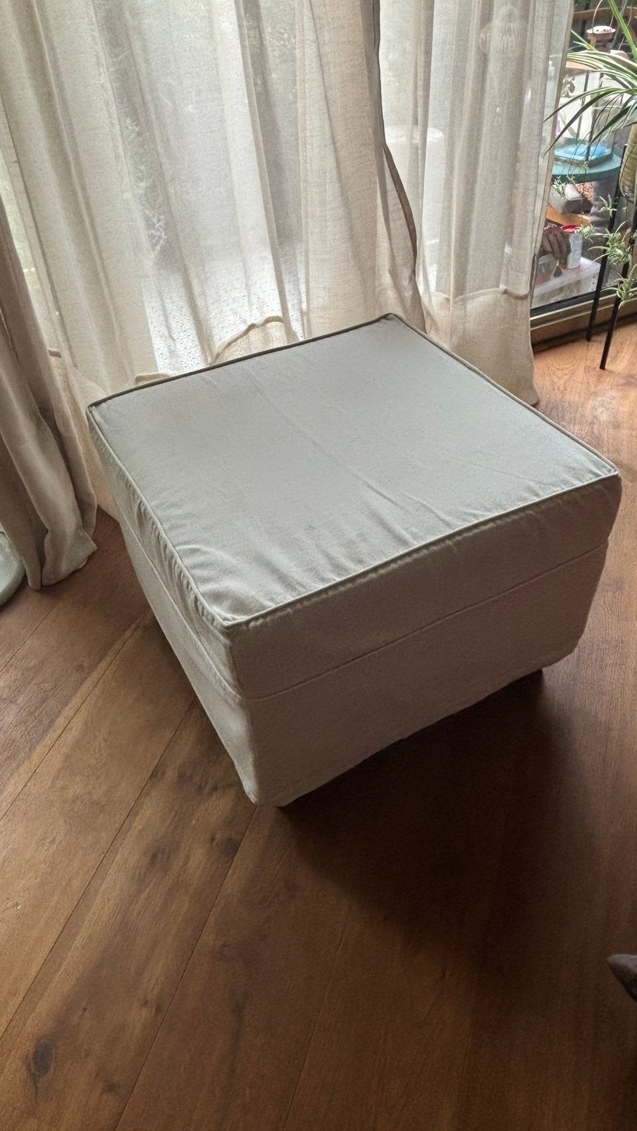 Poef/voetenbankje, Ophalen, Zo goed als nieuw, Modern, 50 tot 75 cm