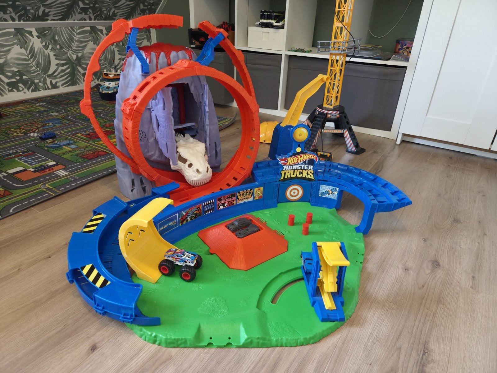 HotWheels monstertruck baan dino, Ophalen