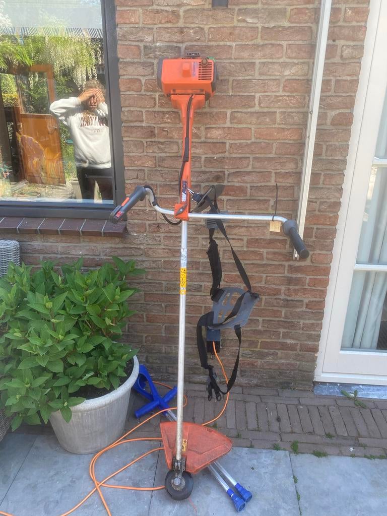 Husqvarna 232R Bosmaaier met Harnas - Gebruiksklaar, Ophalen, Gebruikt, 30 tot 50 cm, Benzine