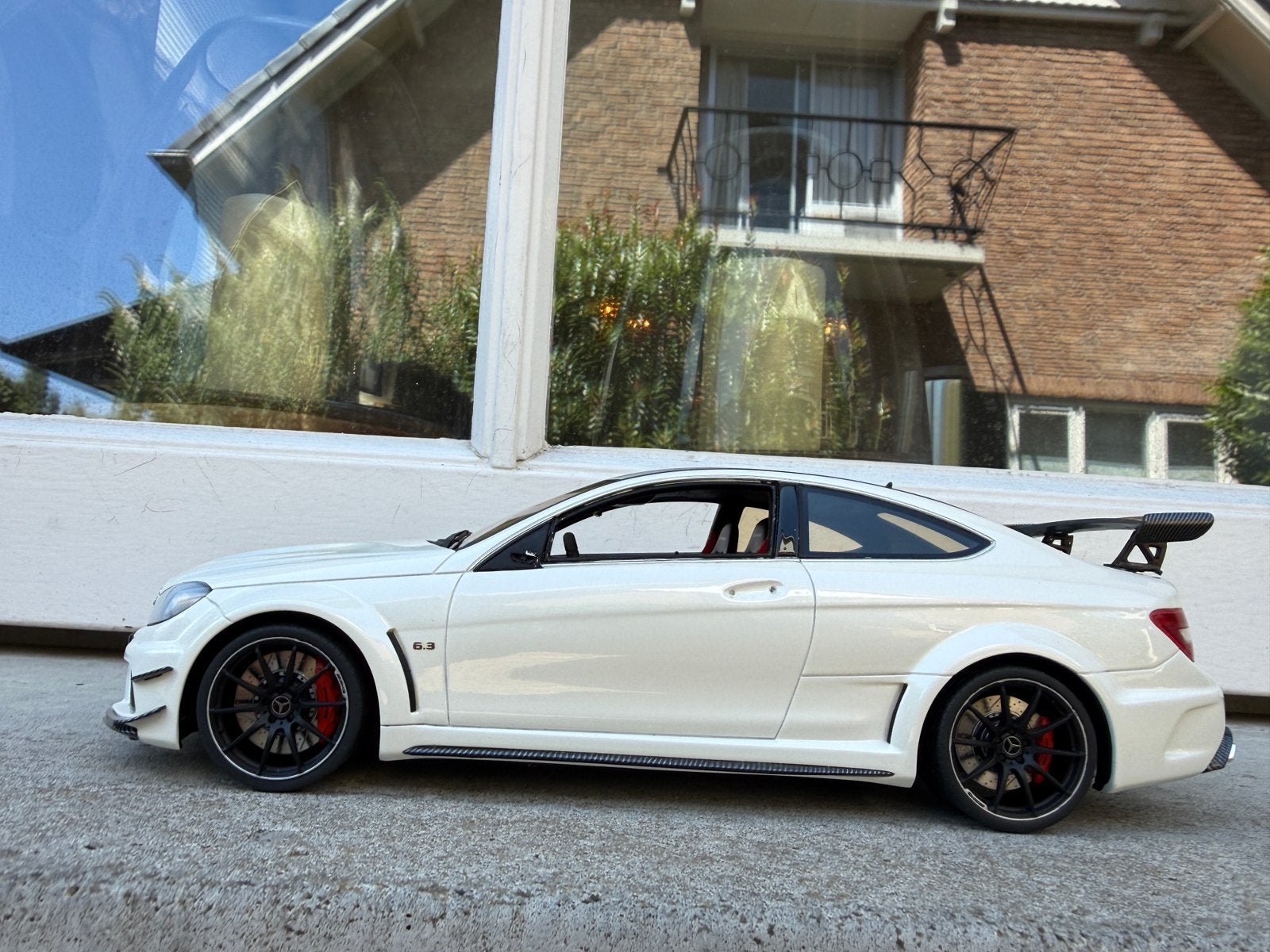 1:18 Mercedes C63 AMG Coupe Black Series wit GT Spirit KAPOT, Hobby en Vrije tijd, Overige merken, Info@gts-models.com, Auto, Ophalen of Verzenden