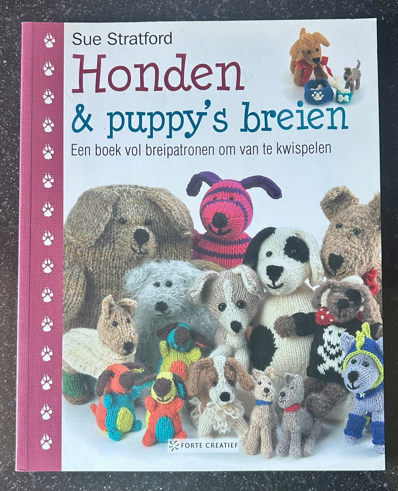Sue Stratford - Honden & puppy's breien, Ophalen of Verzenden, Zo goed als nieuw, Breien, Patroon of Boek