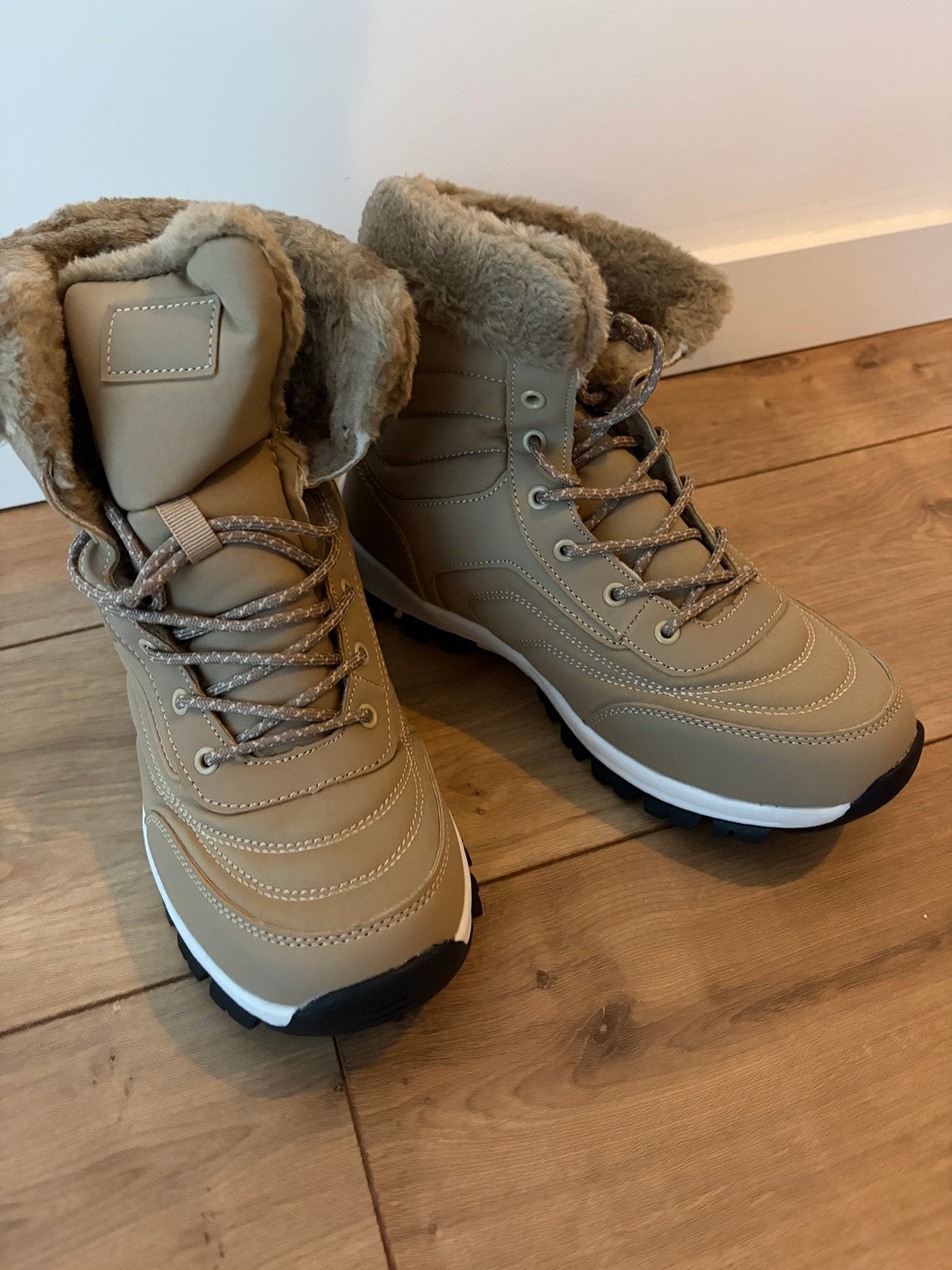 Snowboots / sneeuwschoenen, Bruin, Boots, Nieuw, Ophalen of Verzenden