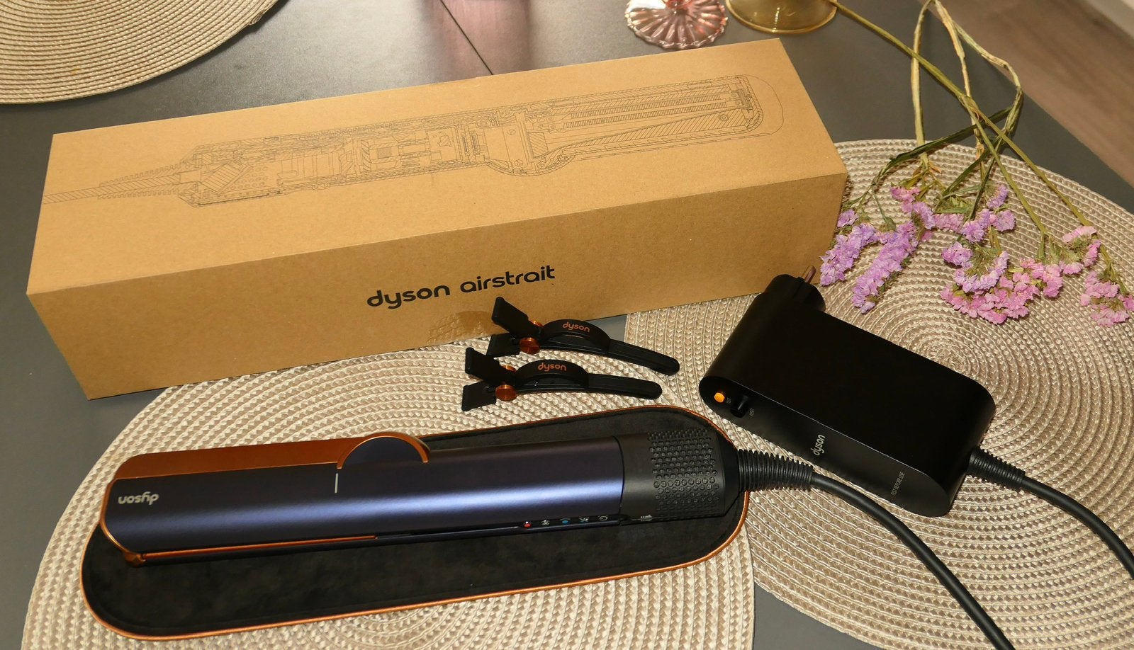 Dyson Airstrait Blauw+hittebestendige mat+twee haarklemmen, Sieraden, Tassen en Uiterlijk, Uiterlijk | Haarverzorging, Ophalen of Verzenden