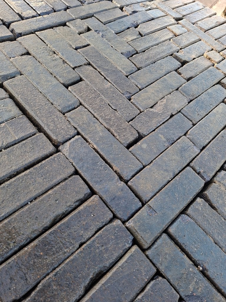 Oude waaltjes. Bijzonder donker antraciet / zwart van kleur., Ophalen, Overige materialen, Gebruikt, Klinkers