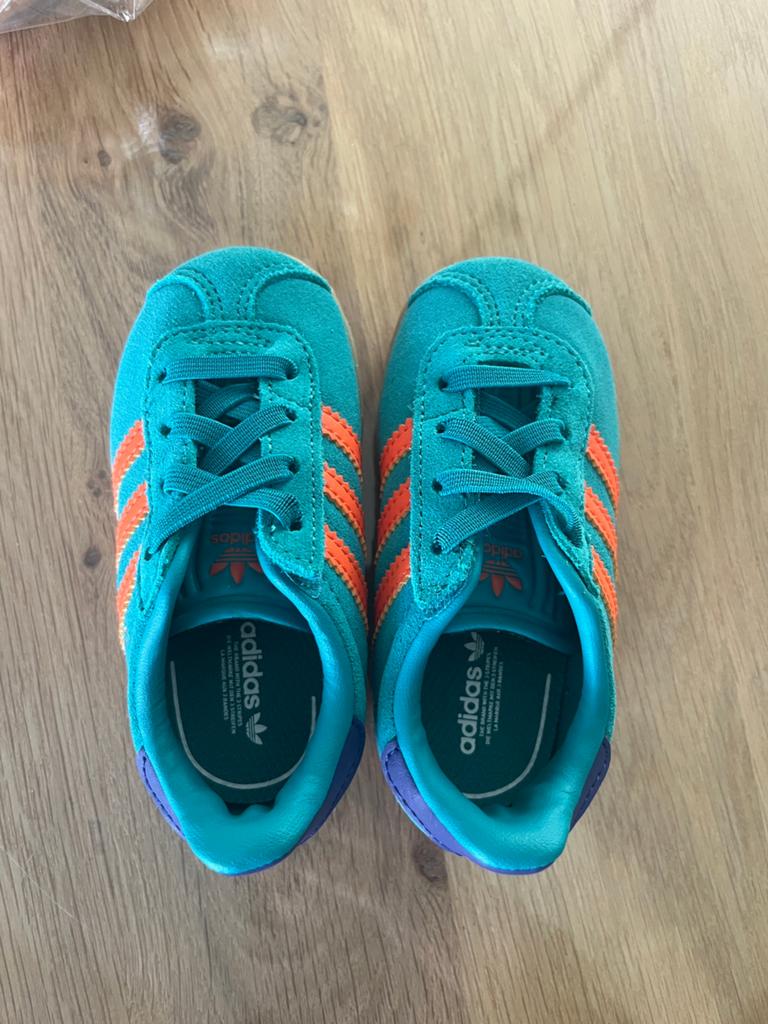Adidas schoenen maat 21, Kinderen en Baby's, Kinderkleding | Schoenen en Sokken, Ophalen of Verzenden, Nieuw, Schoenen