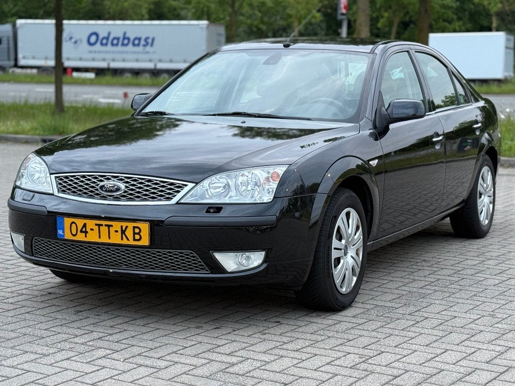 Ford Mondeo 1.8 16V CRUISE/AIRCO/ORG NL, Auto's, Ford, 125 pk, Zwart, 4 cilinders, Mondeo