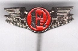 R.M.E. rood op zilverkleurig transport speldje ( E_246), Ophalen of Verzenden, Zo goed als nieuw, Transport, Speldje of Pin
