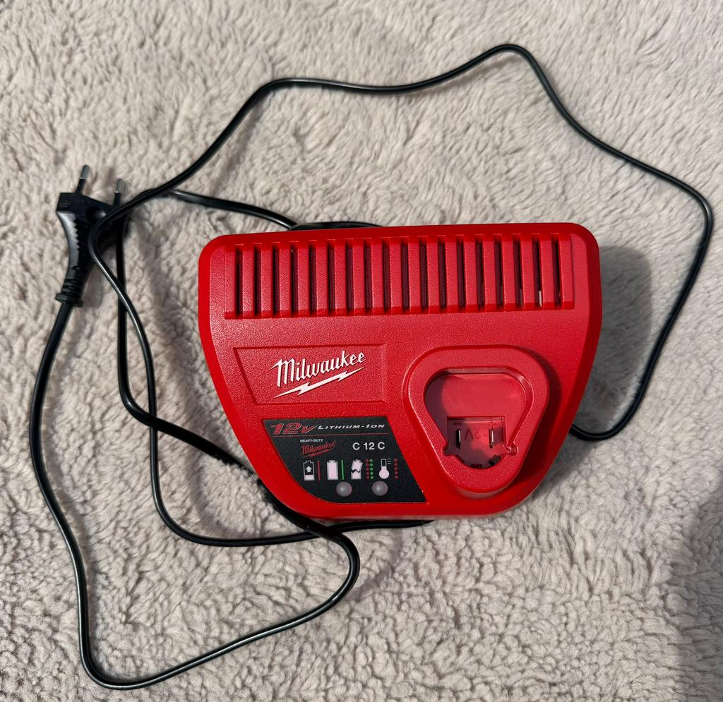 Milwaukee C12 C 12V Li-Ion Accu Oplader, Ophalen, Zo goed als nieuw