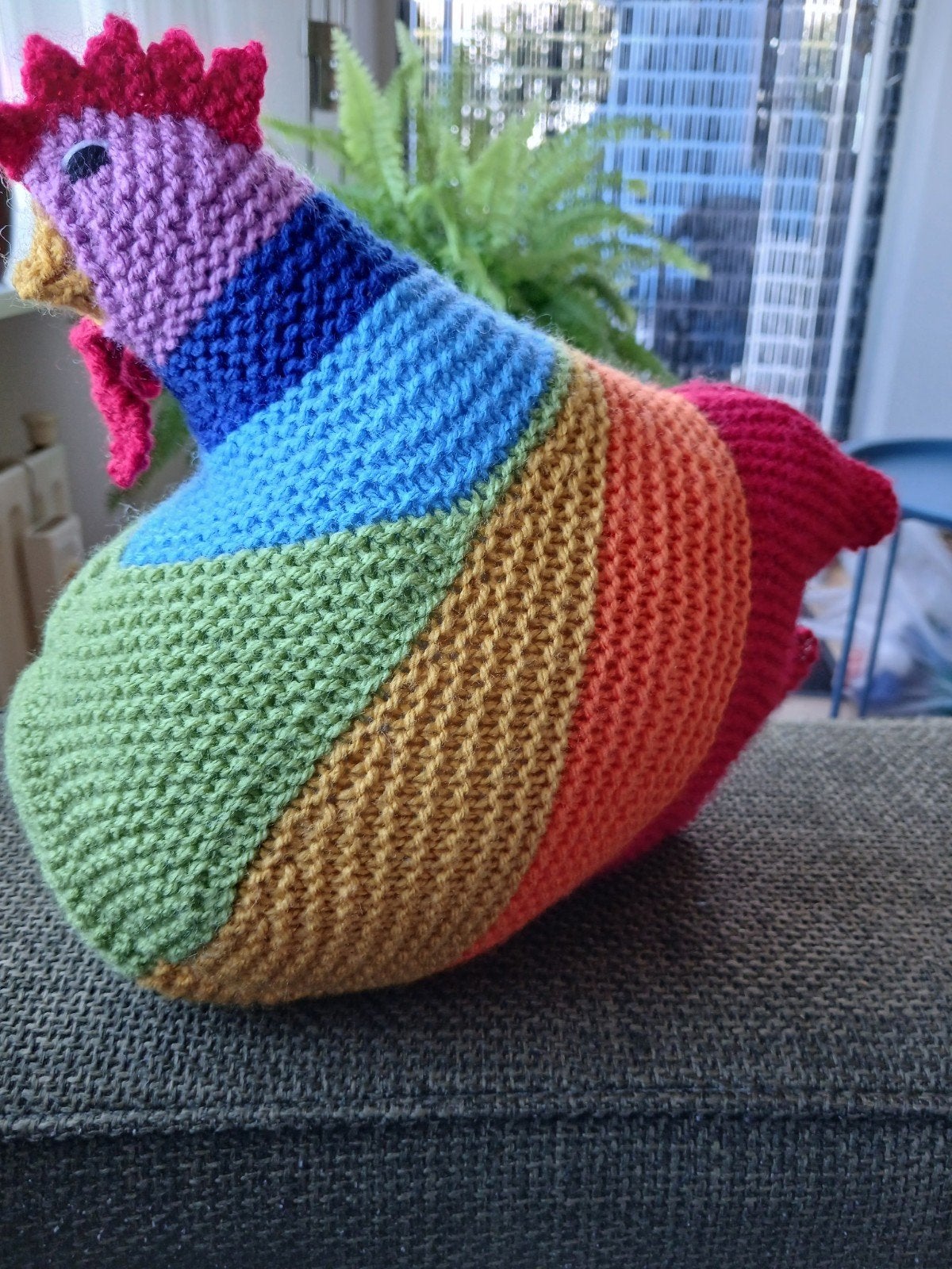Gebreide kippen   is 30 cm lang 26 hoog.wol accriel, Hobby en Vrije tijd, Breien en Haken, Ophalen