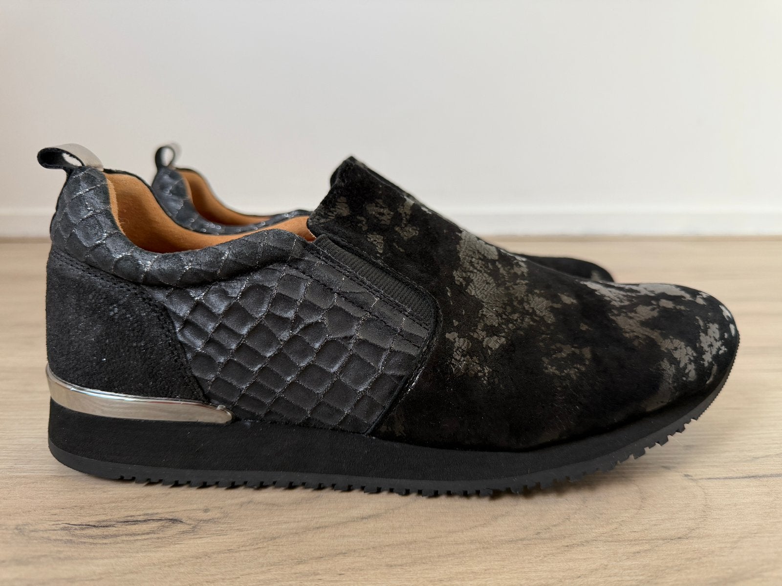 Caprice comfort instappers maat 39 zwart leer dierenprint, Kleding | Dames, Ophalen of Verzenden, Zo goed als nieuw, Instappers