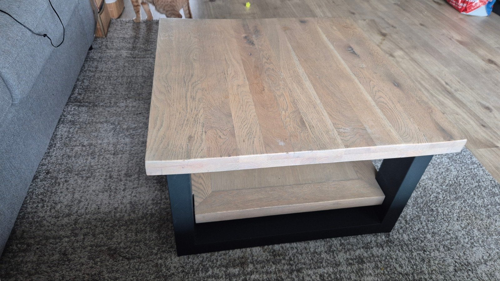 Verato Salontafel: Robuust Eikenhout & Zwart Metaal, Huis en Inrichting, Ophalen, 50 tot 100 cm, Vierkant, 50 tot 100 cm