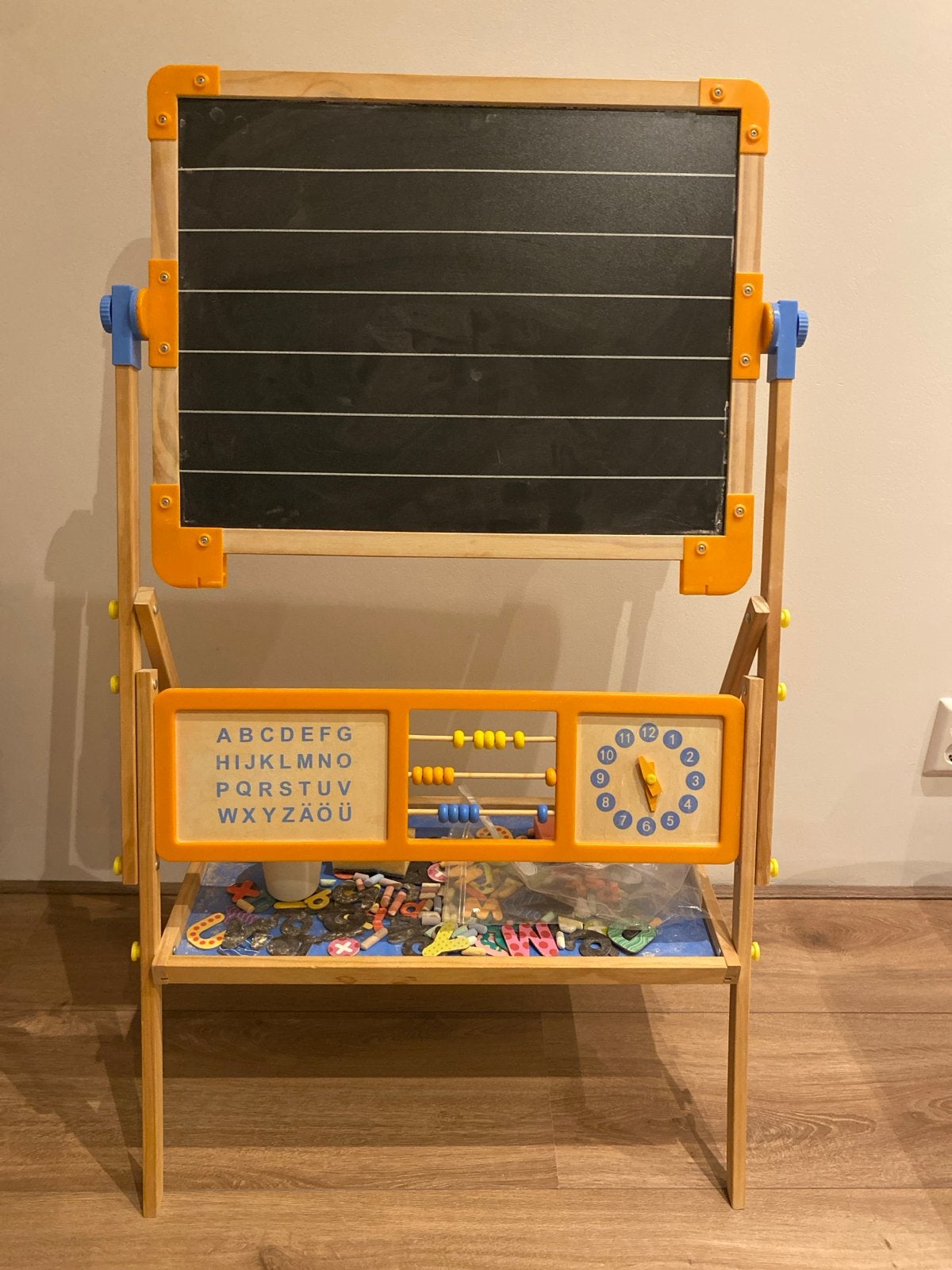 Houten schoolbord/whiteboard met telraam en klok, Ophalen, Gebruikt, Knutselen