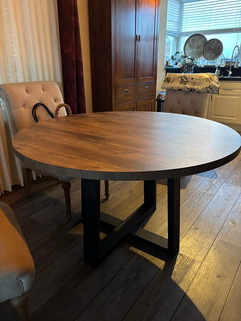 Ronde eettafel met donker houten blad en metalen onderstel, Ophalen, 100 tot 150 cm, Rond, Zo goed als nieuw