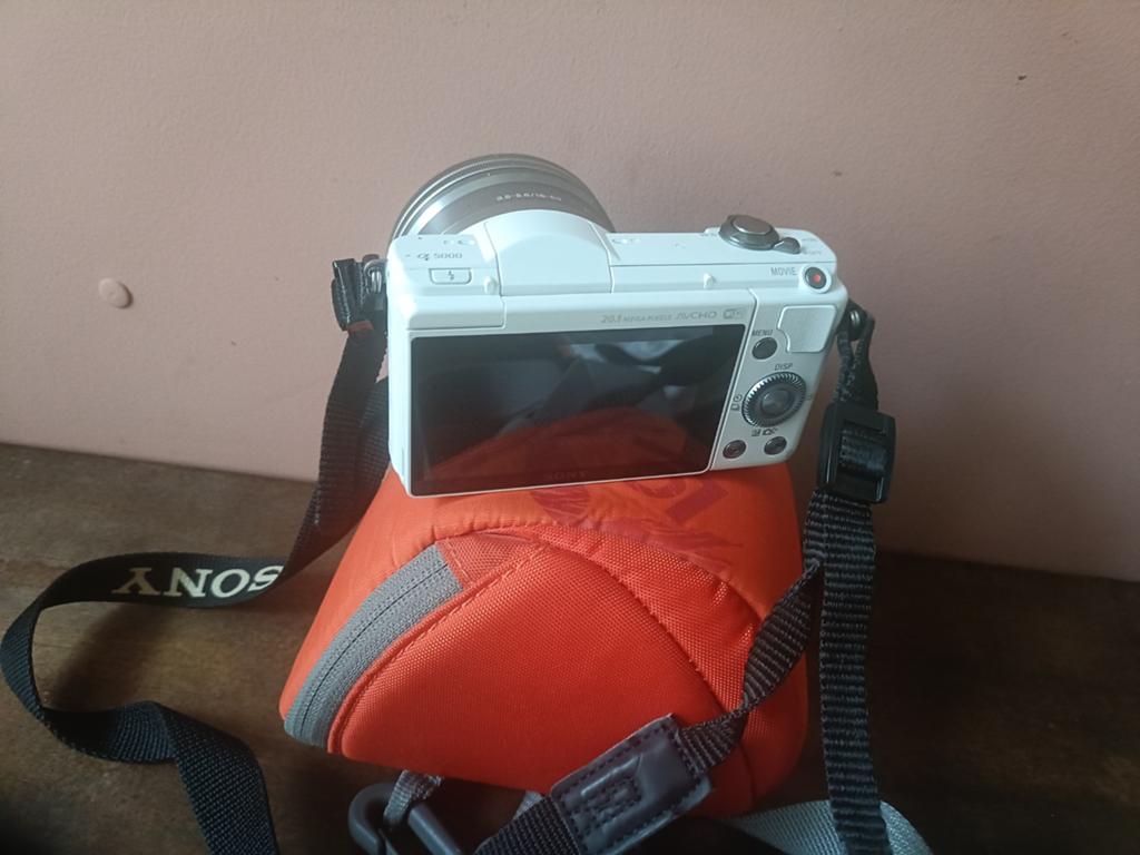 Sony A5000 met 16-50mm lens, Audio, Tv en Foto, Fotocamera's Digitaal, Ophalen of Verzenden, Zo goed als nieuw, Sony