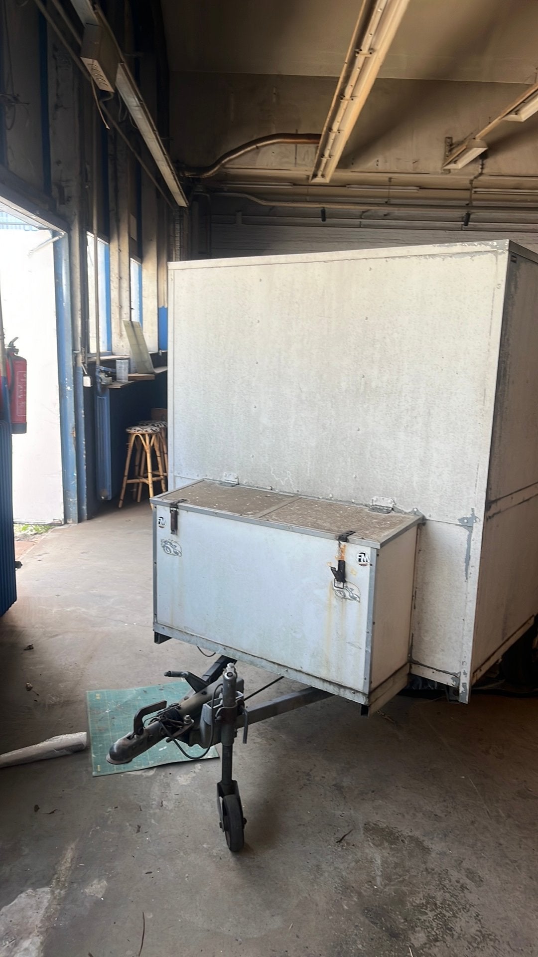 Gesloten Aanhanger opknapper 214x143x248, Ophalen, Zo goed als nieuw