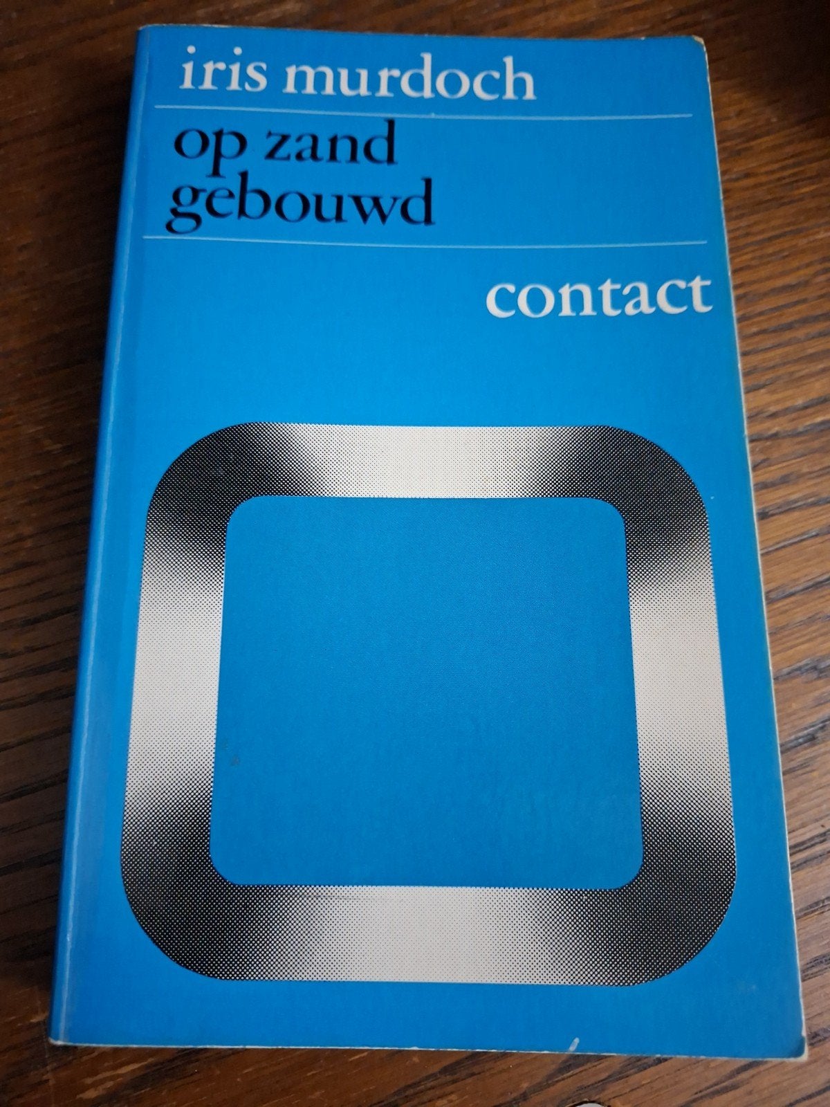 Iris Murdoch - Op Zand Gebouwd (Contact), Ophalen of Verzenden, Gelezen, Iris Murdoch, Nederland