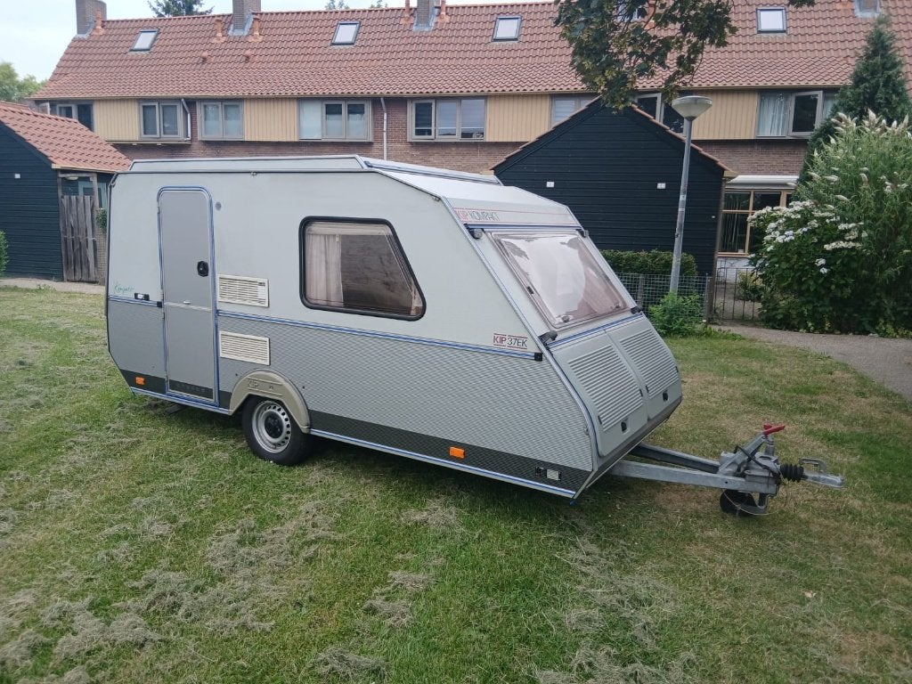 Kip kompact 37 EK, Caravans en Kamperen, Caravans, Bedrijf, tot en met 2, 500 - 750 kg, Standaardzit, Kip, tot 4 meter, Fietsenrek