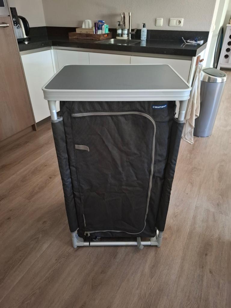 Nieuwe Campart campingkast - 60x45x130cm - Nooit gebruikt, Ophalen of Verzenden, Nieuw, Campingkast