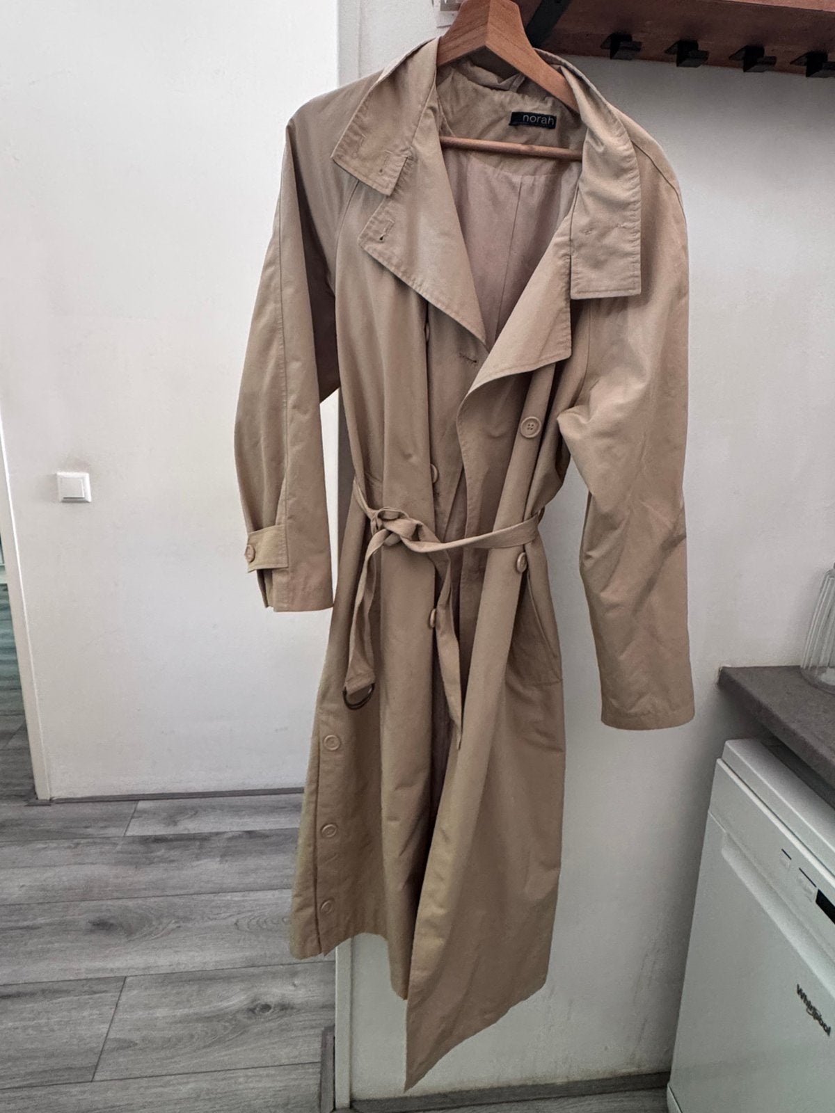 Beige Trenchcoat dames mt 42, Ophalen of Verzenden, Zo goed als nieuw, Maat 42/44 (L), Beige