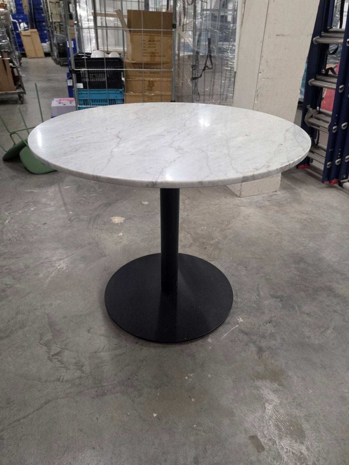 Ronde marmeren tafel met zwart onderstel, Gebruikt, 50 tot 100 cm, Modern, Industrieel, Overige materialen