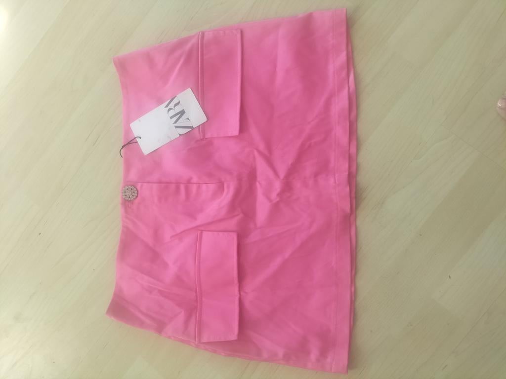 Zara roze mini rok met strass knoop - Maat M, Maat 38/40 (M), Zara, Nieuw, Ophalen of Verzenden
