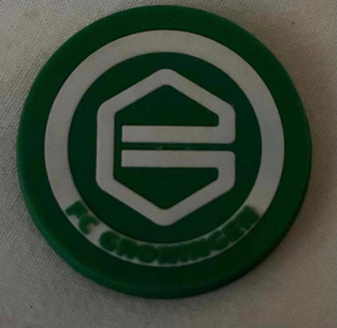 FC Groningen magneet voor de fan! van gummi 3D rond, Ophalen of Verzenden, Zo goed als nieuw, Overige binnenlandse clubs, Overige typen