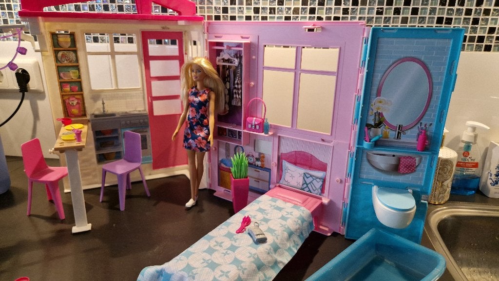 Barbie poppenhuis inklapbaar met poppenhuis, Ophalen of Verzenden, Zo goed als nieuw, Barbie