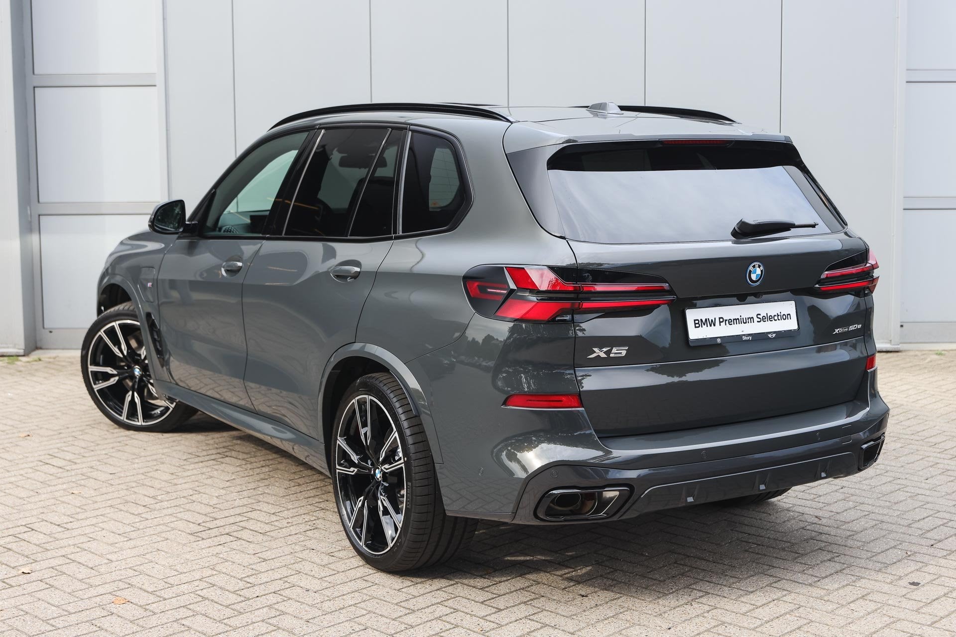 BMW X5 xDrive50e M Sport Automaat / Panoramadak / Trekhaak /, Dealer onderhouden, 2395 kg, Met garantie (alle), Bedrijf