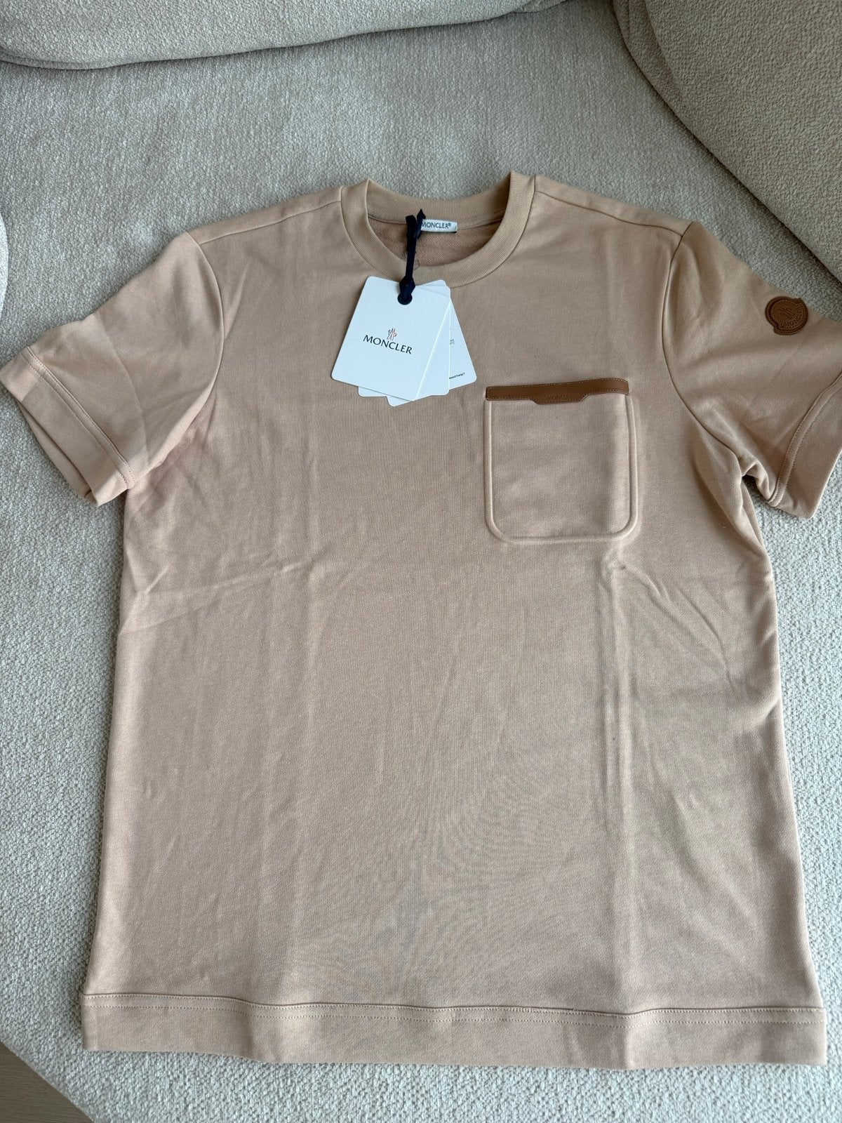 Moncler Katoenen Jersey T-shirt met Borstzak - Nieuw, Ophalen of Verzenden, Nieuw, Maat 48/50 (M), Beige