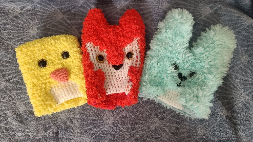 Gehaakt handpopjes geel rood blauw, Kinderen en Baby's, Speelgoed | Knuffels en Pluche, Ophalen of Verzenden, Nieuw, Overige typen