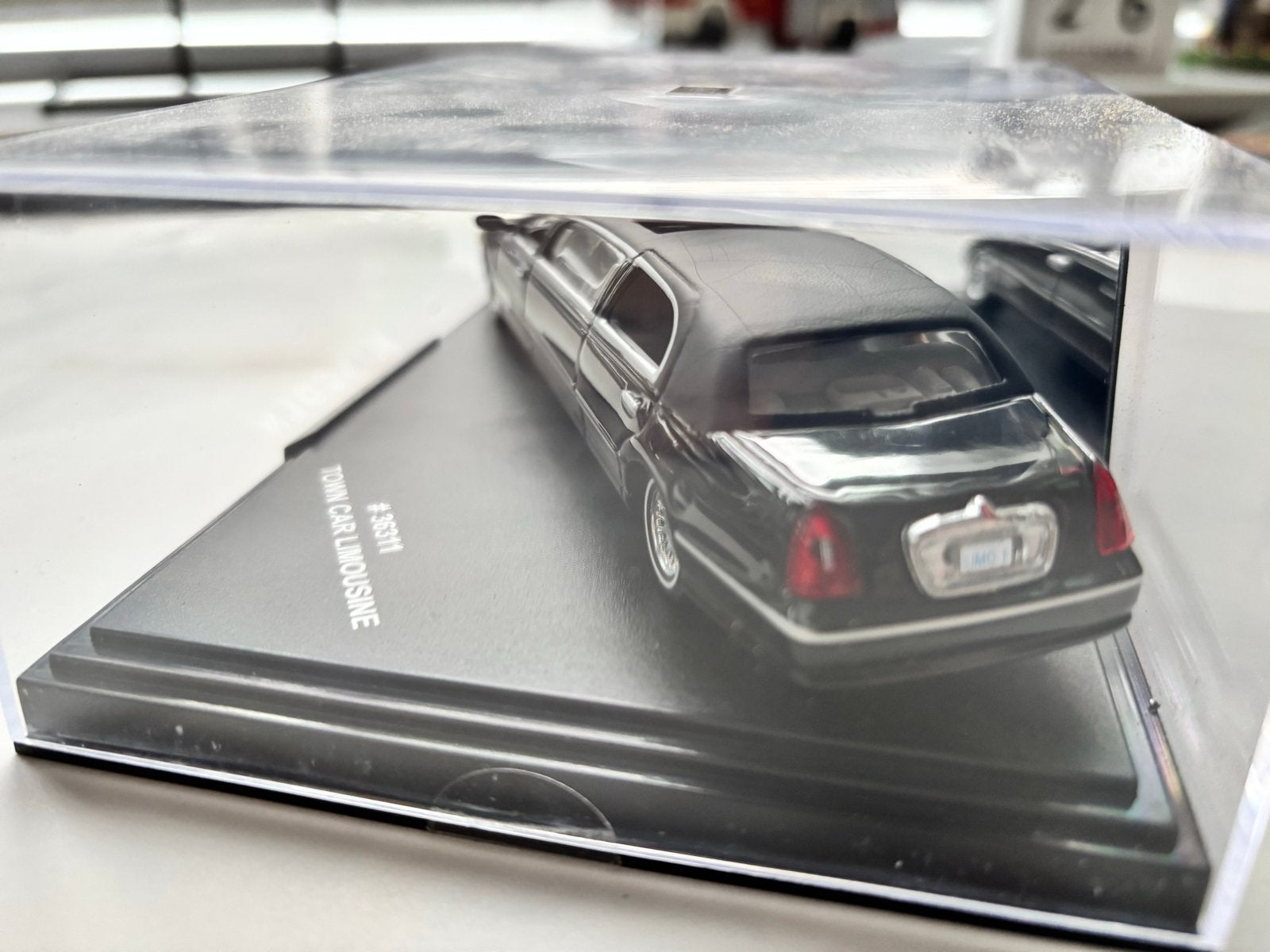 1:43 Lincoln Town Car Limousine Model 2000 Schaalmodel, Ophalen of Verzenden, Zo goed als nieuw, Auto