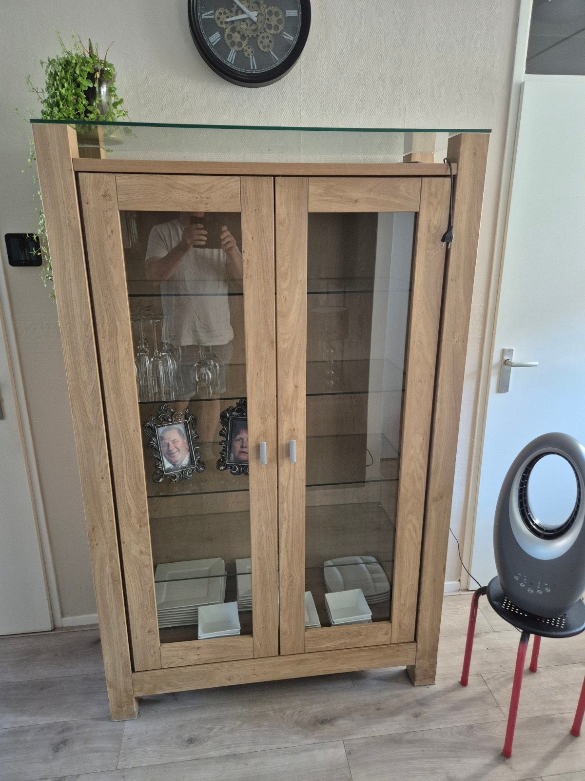 Eikenhouten Vitrinekast met Glazen Deuren en Planken, Huis en Inrichting, Glas, Met deur(en), Zo goed als nieuw, Modern, Tijdloos