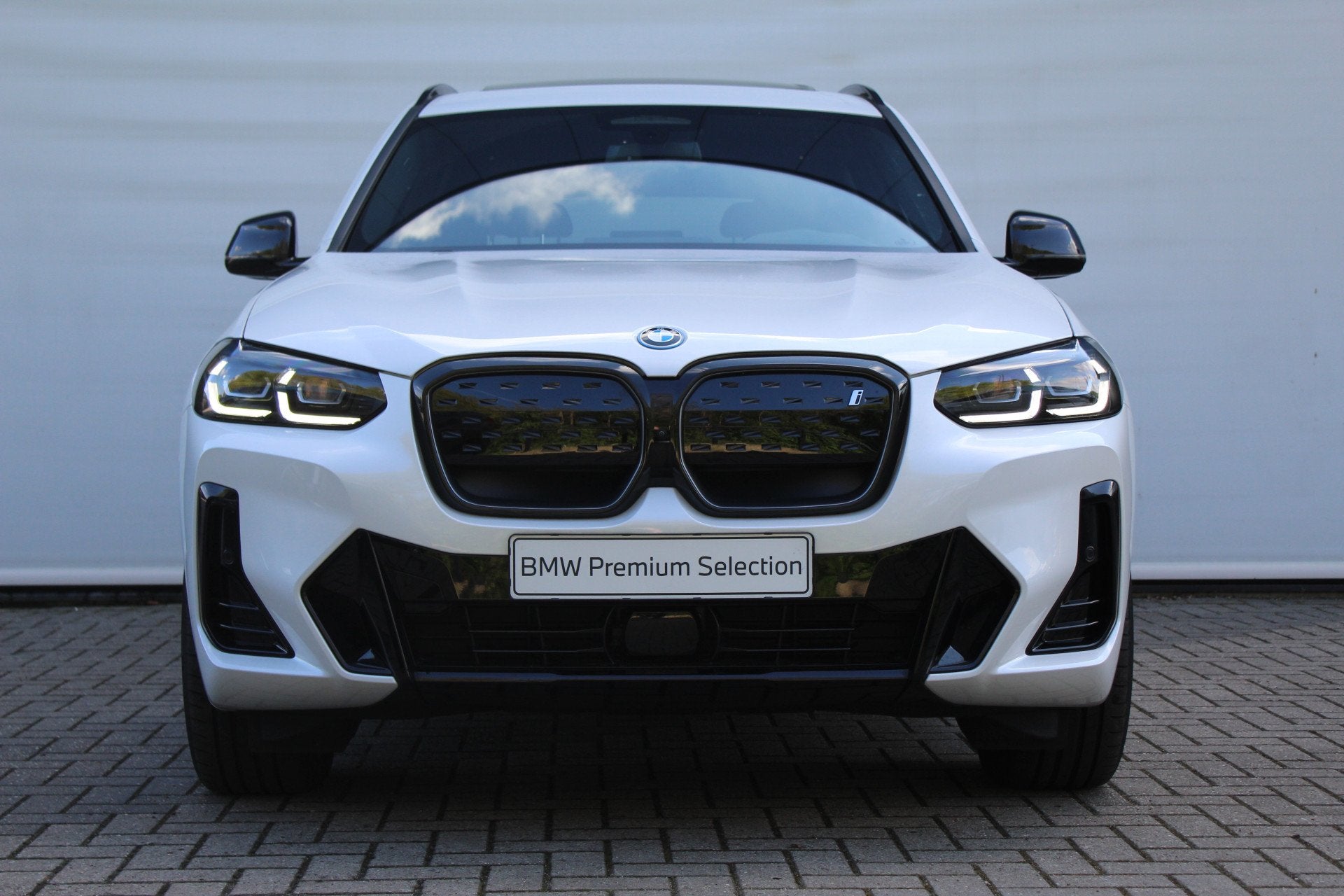 BMW iX3 High Executive / Trekhaak / Sportstoelen / Head-Up /, Automaat, Achterwielaandrijving, Gebruikt, 750 kg