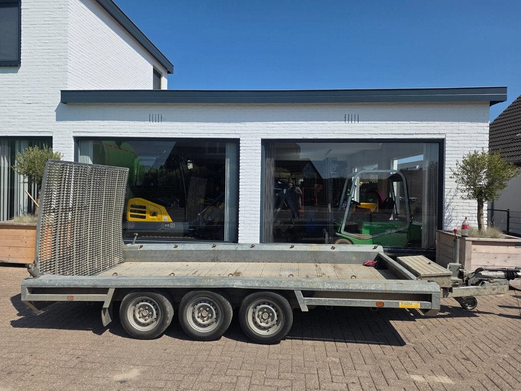 Hulco TERRAX-3 3 asser machinetransporter (bj 2021), Gebruikt
