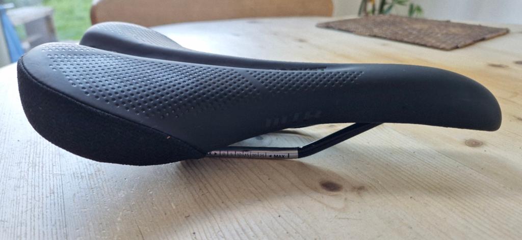 Comfortabel fietszadel met gelvulling - Zo goed als nieuw, Ophalen, Elektrische fiets, Kunststof, Rocket
