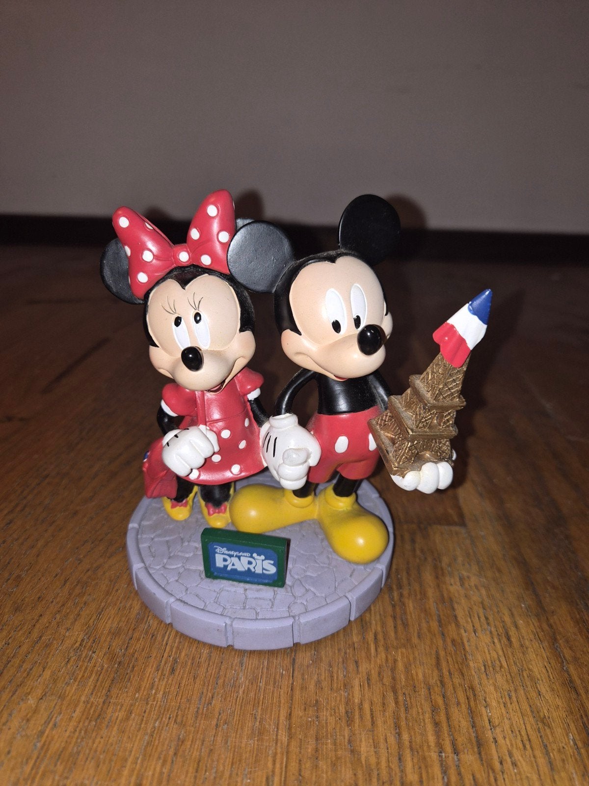 Mickey en Minnie beeldje Disneyland Parijs, Ophalen of Verzenden, Mickey Mouse, Zo goed als nieuw, Beeldje of Figuurtje
