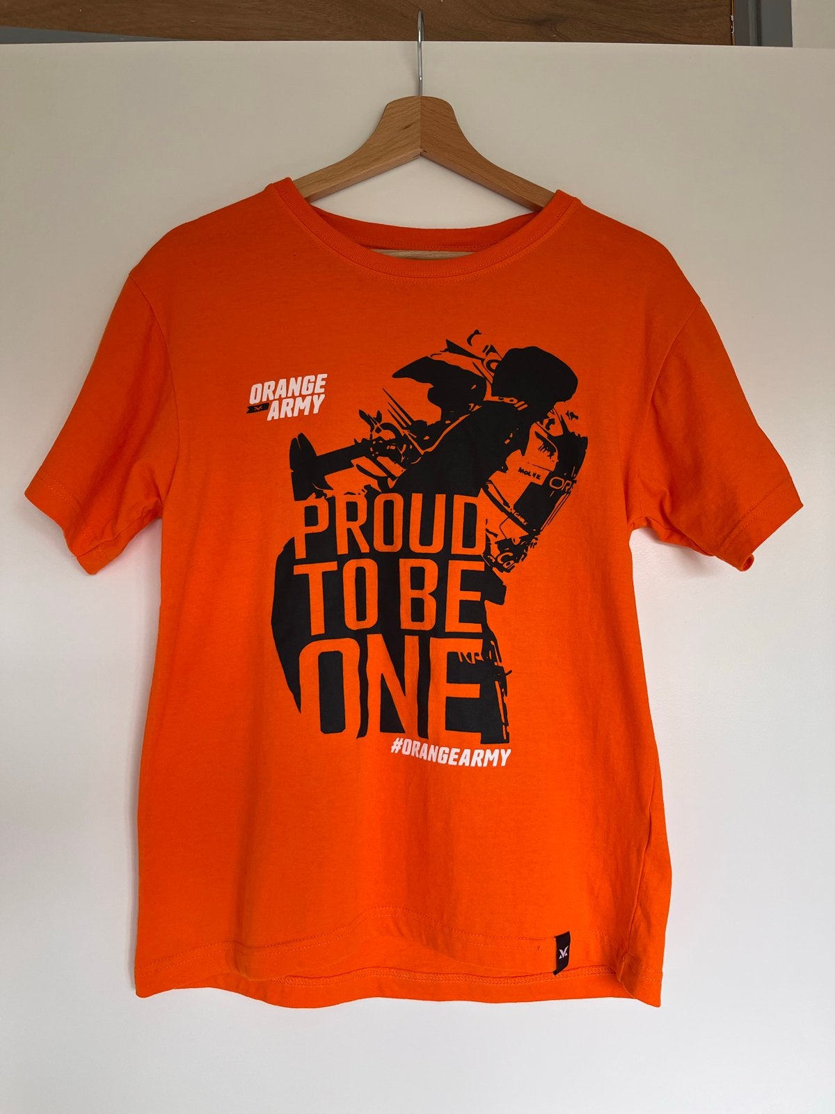 Orange Army T-shirt en heuptasje - Maat S, Nieuw, Oranje, Ophalen of Verzenden, Korte mouw