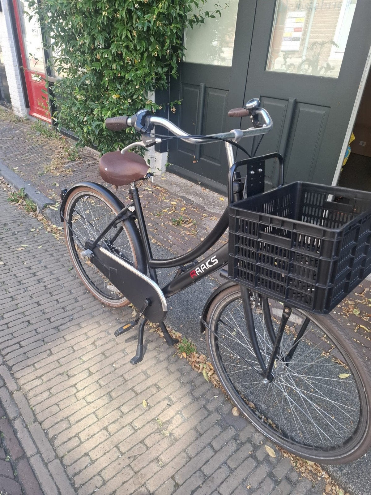 RAAKS transportfiets met mand - Gebruikt, Fietsen en Brommers, Fietsen | Dames | Damesfietsen, Versnellingen, Ophalen, Overige merken