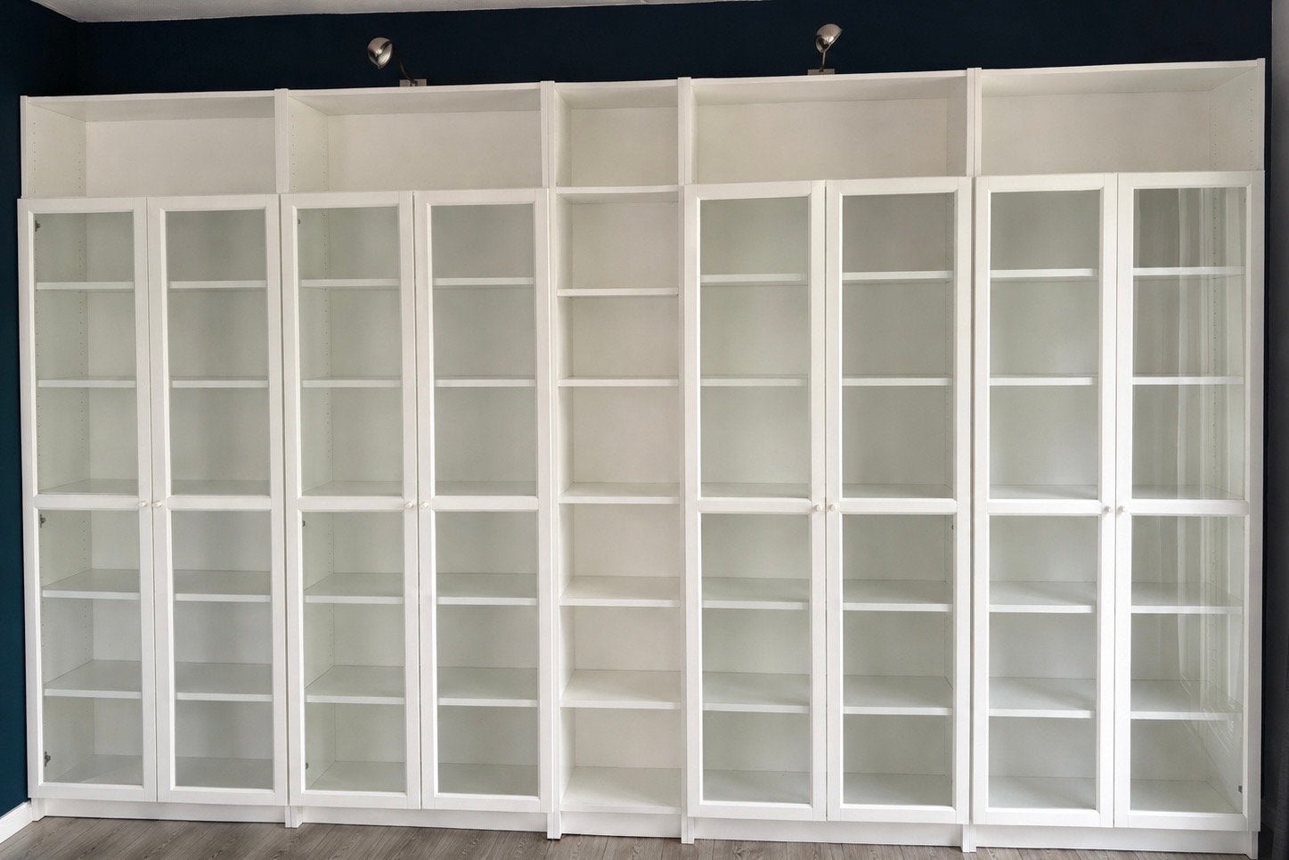 Grote witte boekenkast met glazen deuren (IKEA Billy), Gebruikt, Ophalen of Verzenden, 200 cm of meer, 25 tot 50 cm