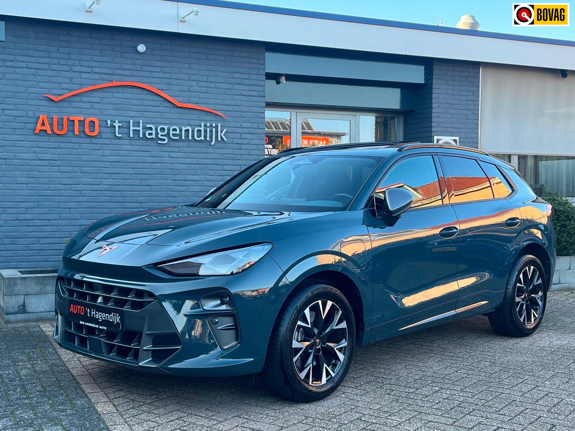 CUPRA Terramar 1.5 TSI e-Hybrid PHEV 1EIG pano 18", Auto's, Dealer onderhouden, 4 cilinders, Blauw, Plug-in hybride