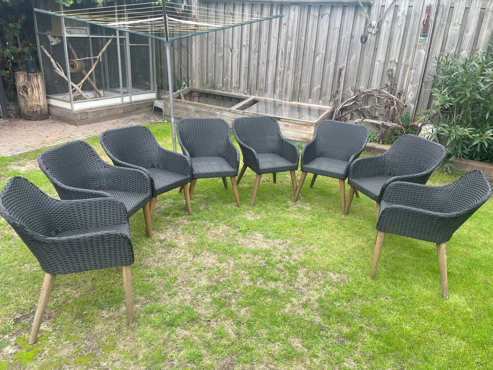 8x Wicker tuinstoelen met houten poten., Tuin en Terras, Ophalen, Gebruikt, Wicker
