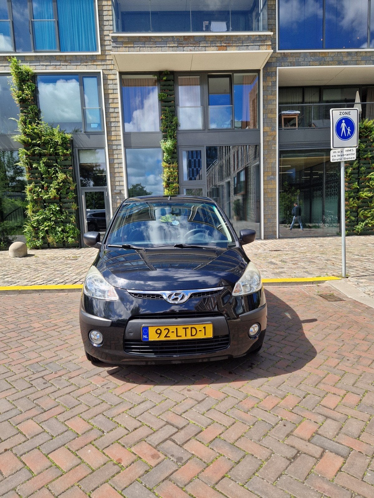 Hyundai i10 1.1 I 5DR 2010 Zwart, 31 €/maand, 4 cilinders, 400 kg, Zwart