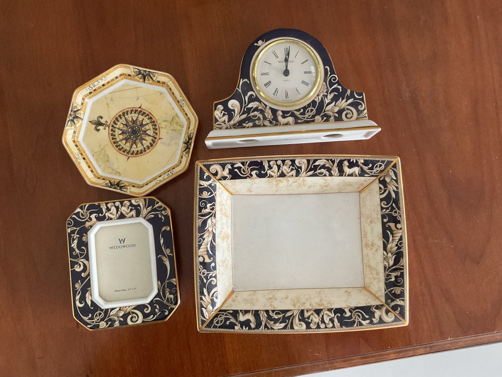 Wedgwood decoratieve set: klok, fotolijst, schalen, Ophalen