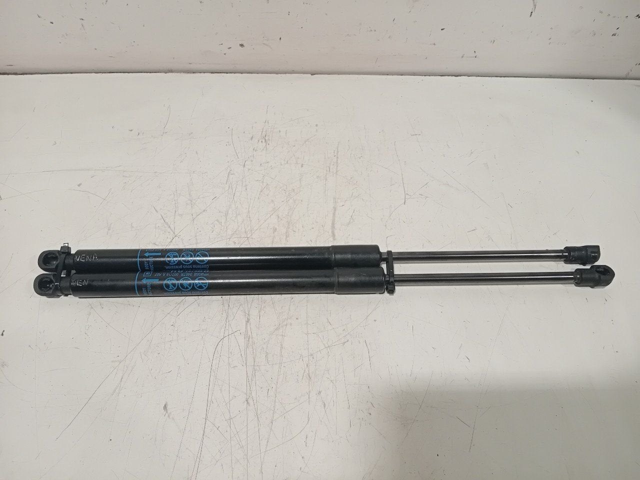 Gasdrukveerset achter Opel Karl, Auto-onderdelen, Onderdelen@venauto.nl, Van der Ven Autorecycling B.V., Gebruikt, Ettenseweg 76, 4706 PB Roosendaal, The Netherlands