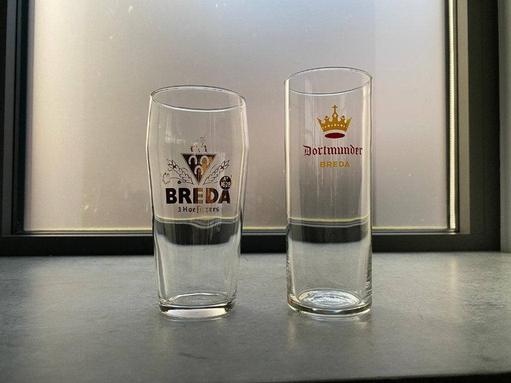 2 (oude) Breda bierglazen, Verzamelen, Ophalen of Verzenden, Nieuw, Glas of Glazen, Overige merken