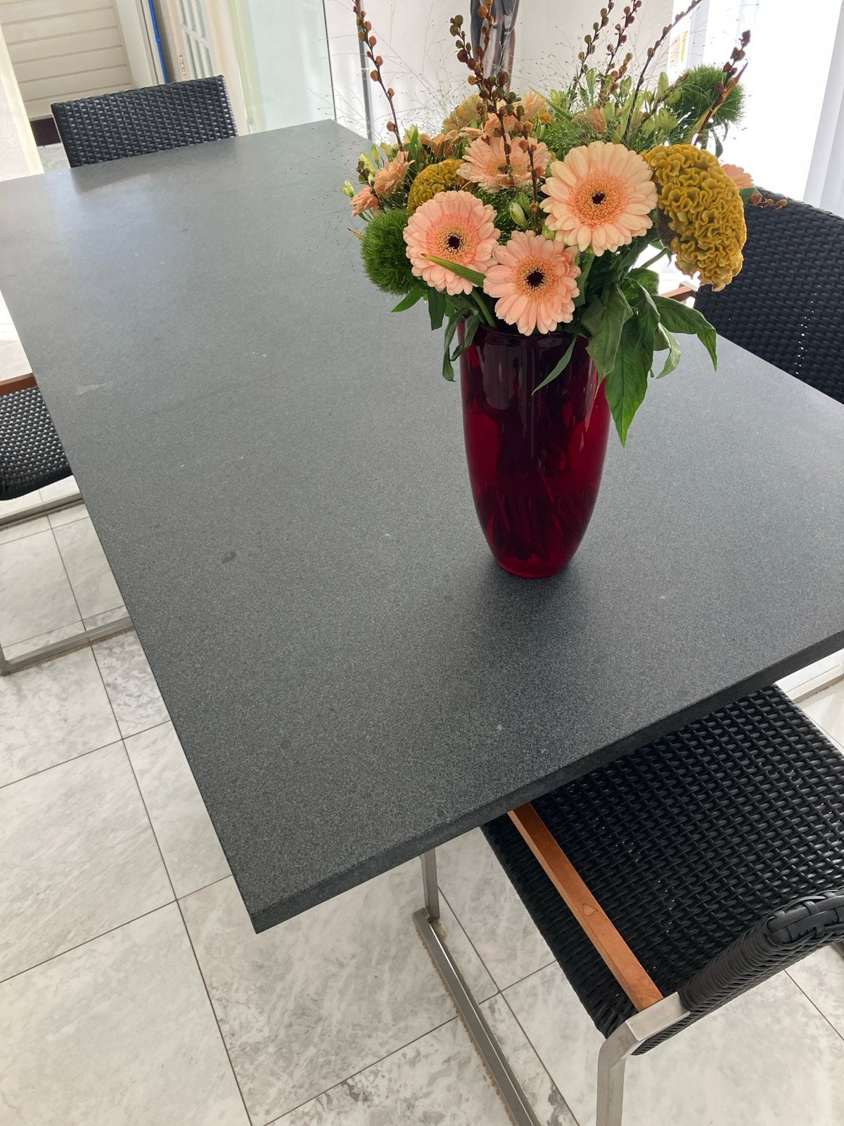 Granieten donker blad 1 mtrbij 2,2 mtr met granieten poten, Huis en Inrichting, Ophalen, 50 tot 100 cm, Zo goed als nieuw, Vier personen
